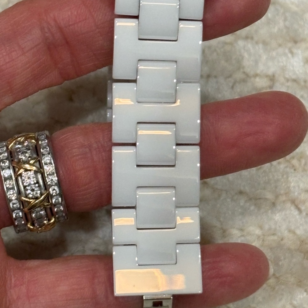 Like-new Movado Bold Evolution women’s ceramic watch. Worn twice looks new! - Picture 3 of 12